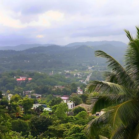 The Change Hotel Kandy Bagian luar foto