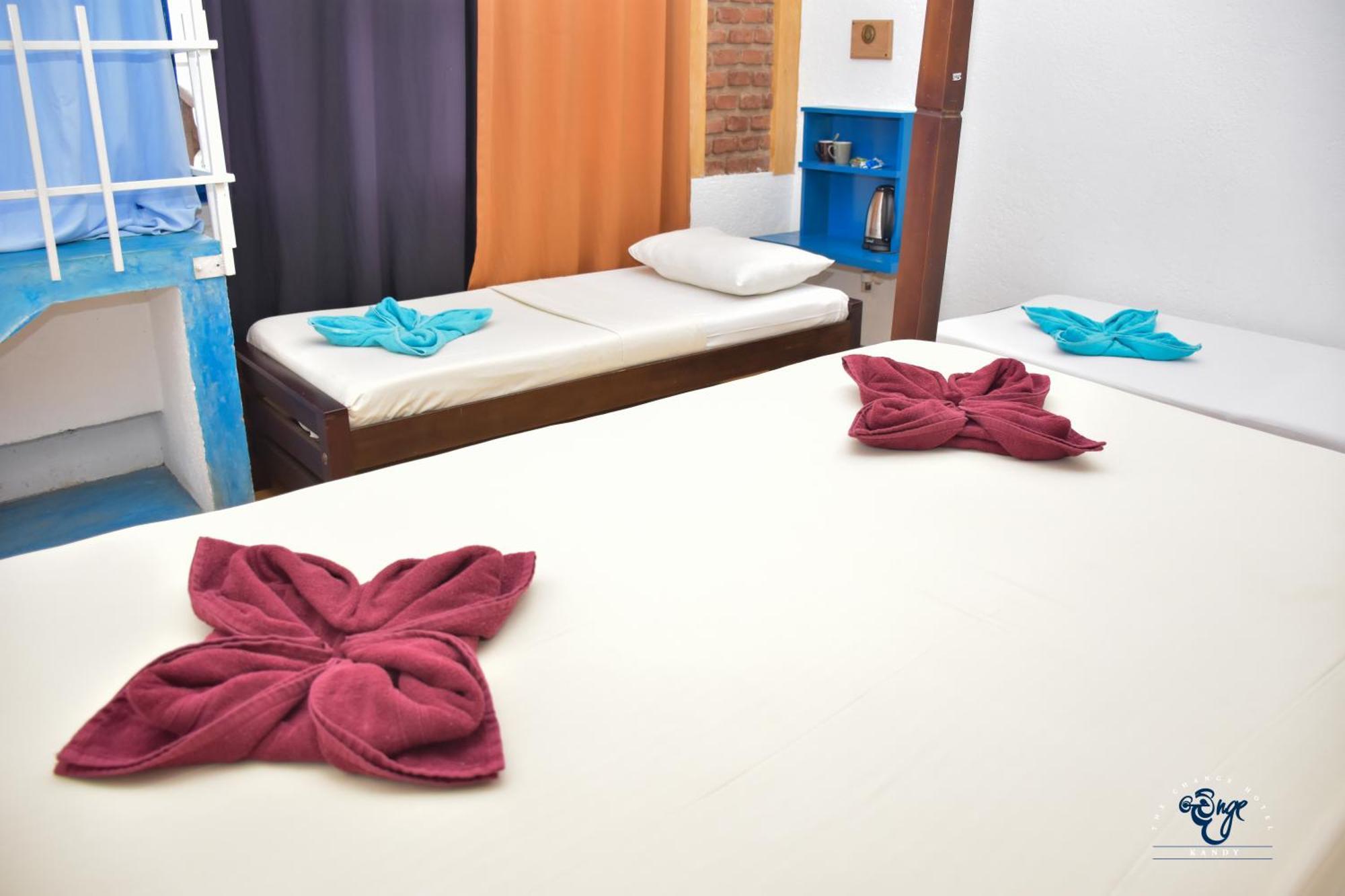 The Change Hotel Kandy Bagian luar foto