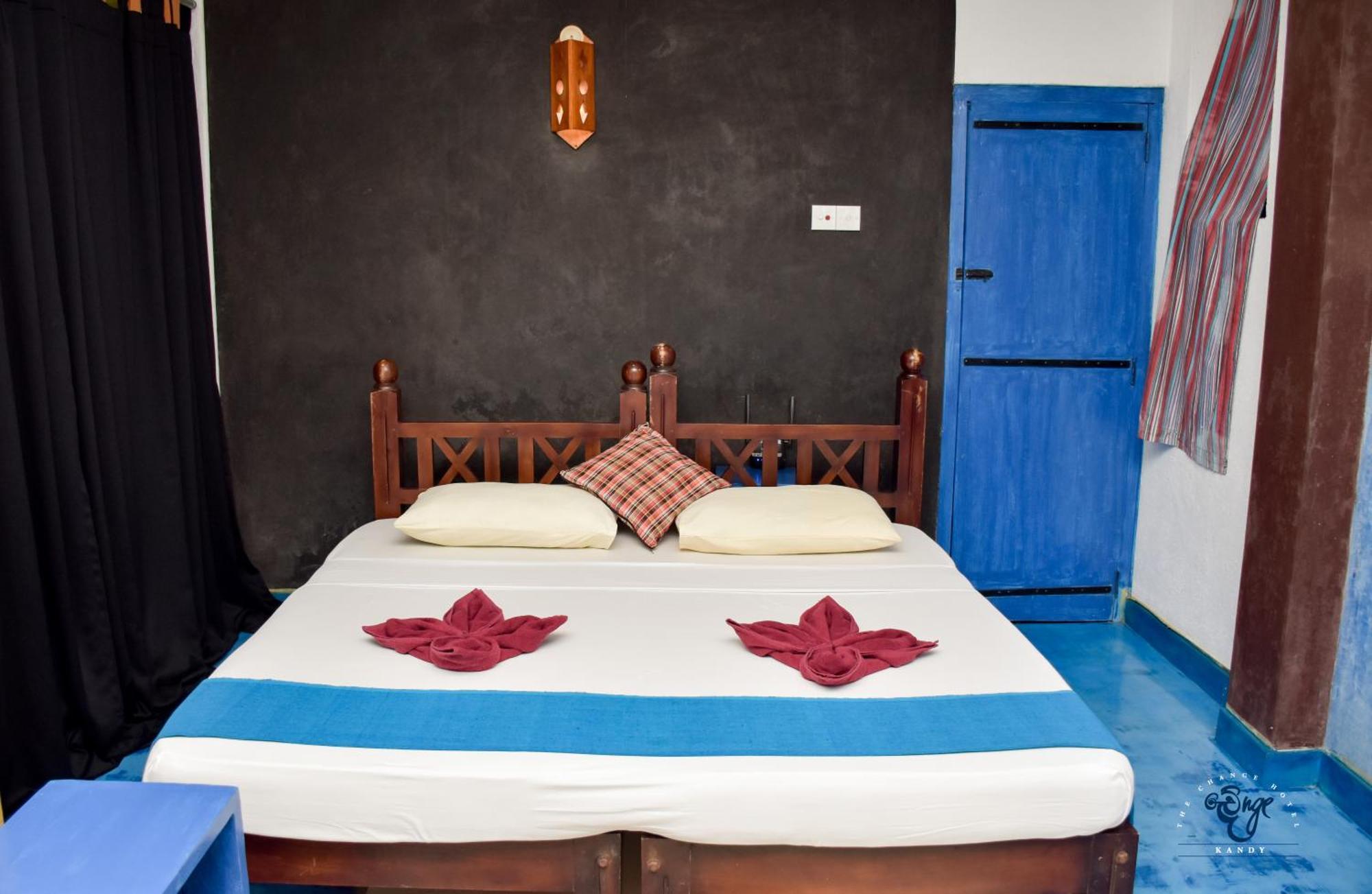 The Change Hotel Kandy Bagian luar foto
