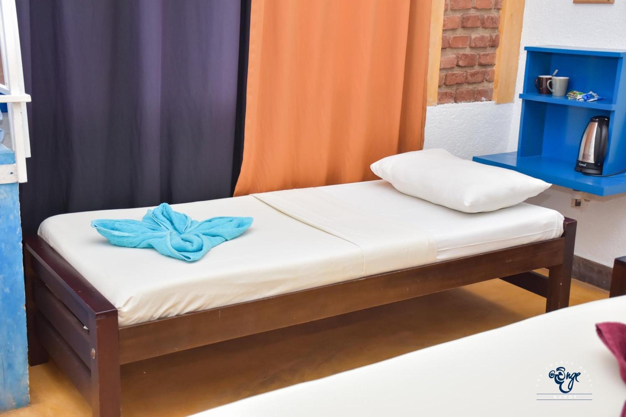 The Change Hotel Kandy Bagian luar foto