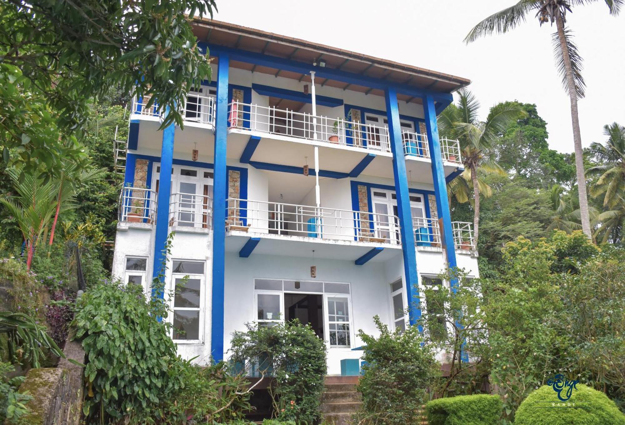 The Change Hotel Kandy Bagian luar foto