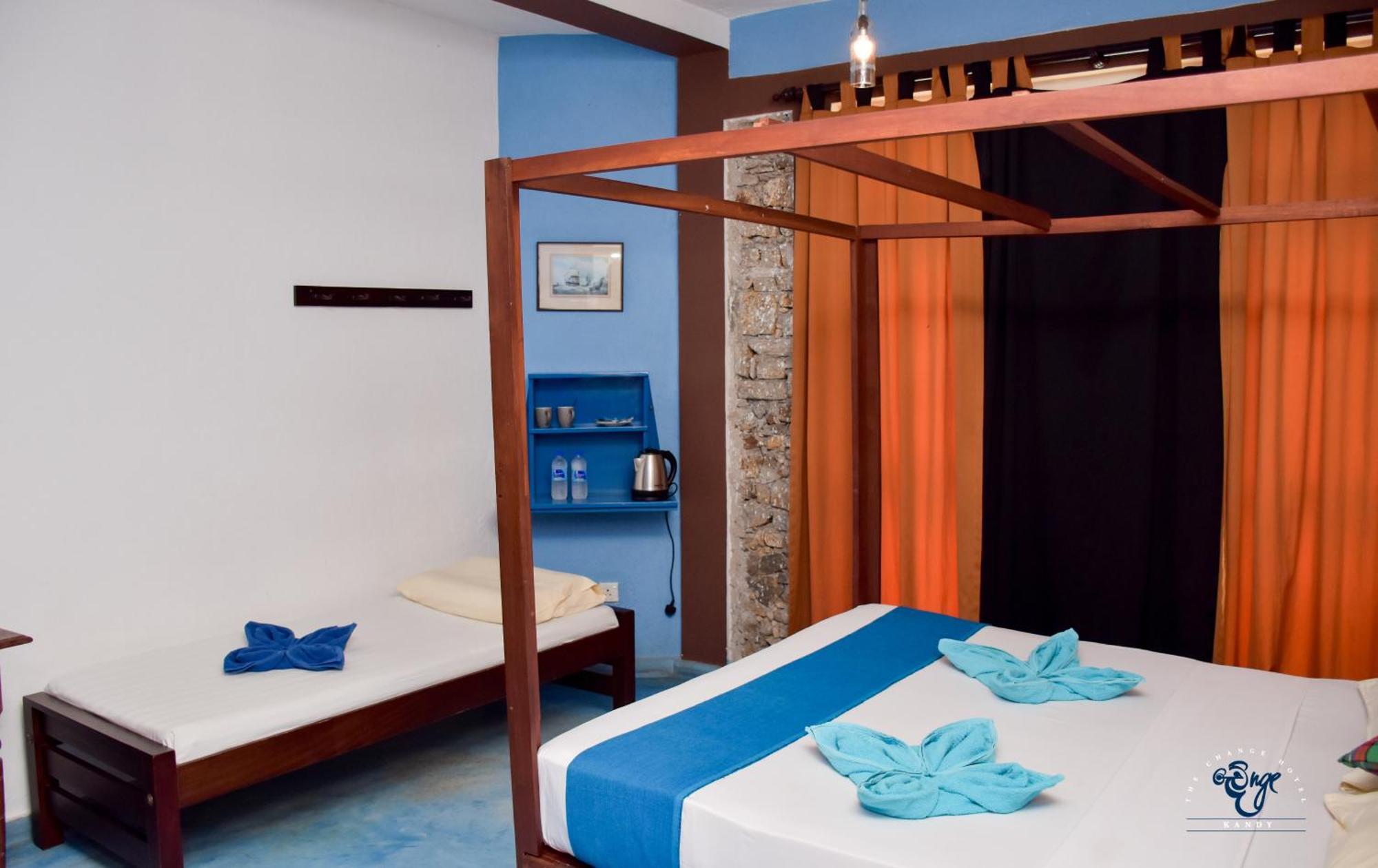 The Change Hotel Kandy Bagian luar foto