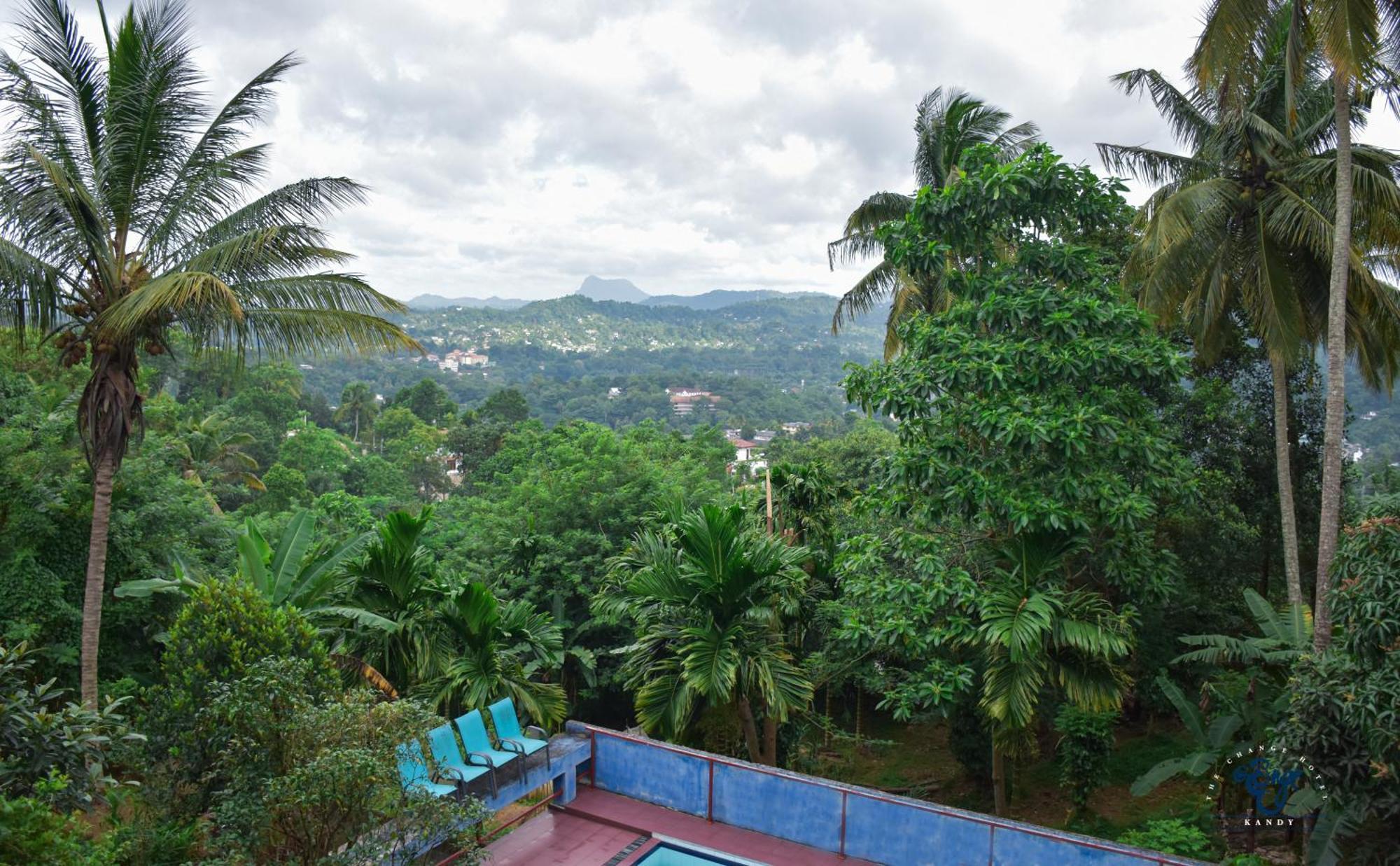 The Change Hotel Kandy Bagian luar foto