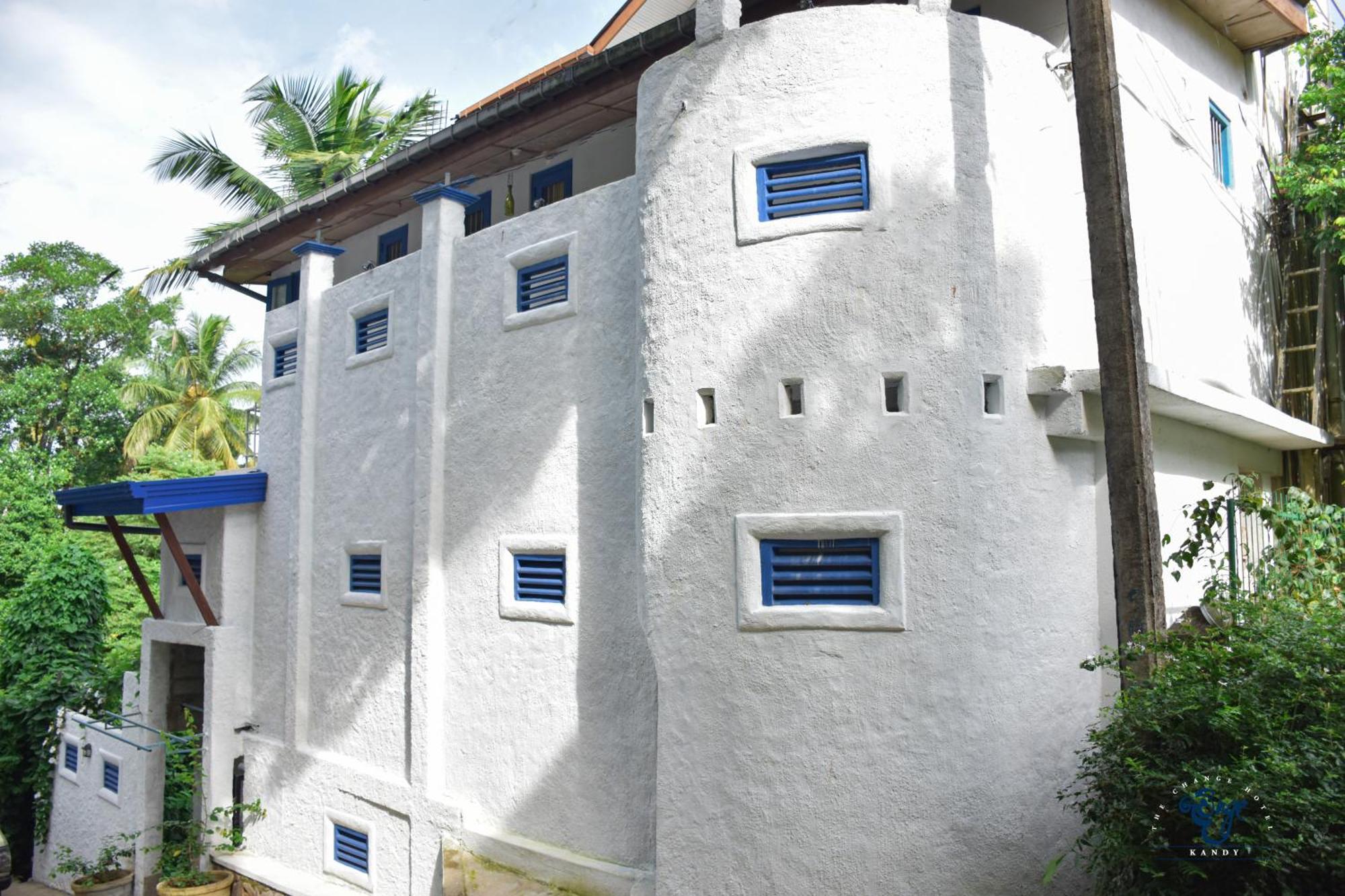 The Change Hotel Kandy Bagian luar foto