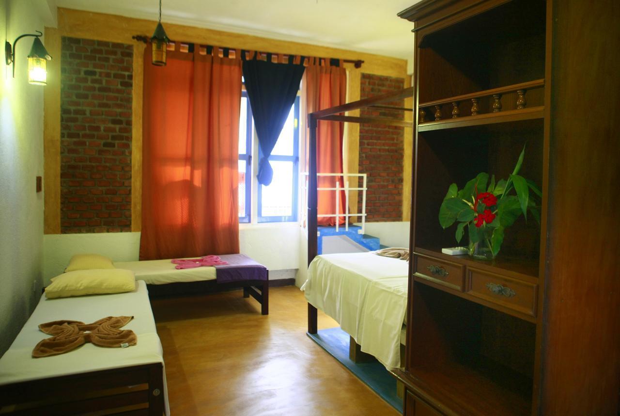 The Change Hotel Kandy Bagian luar foto