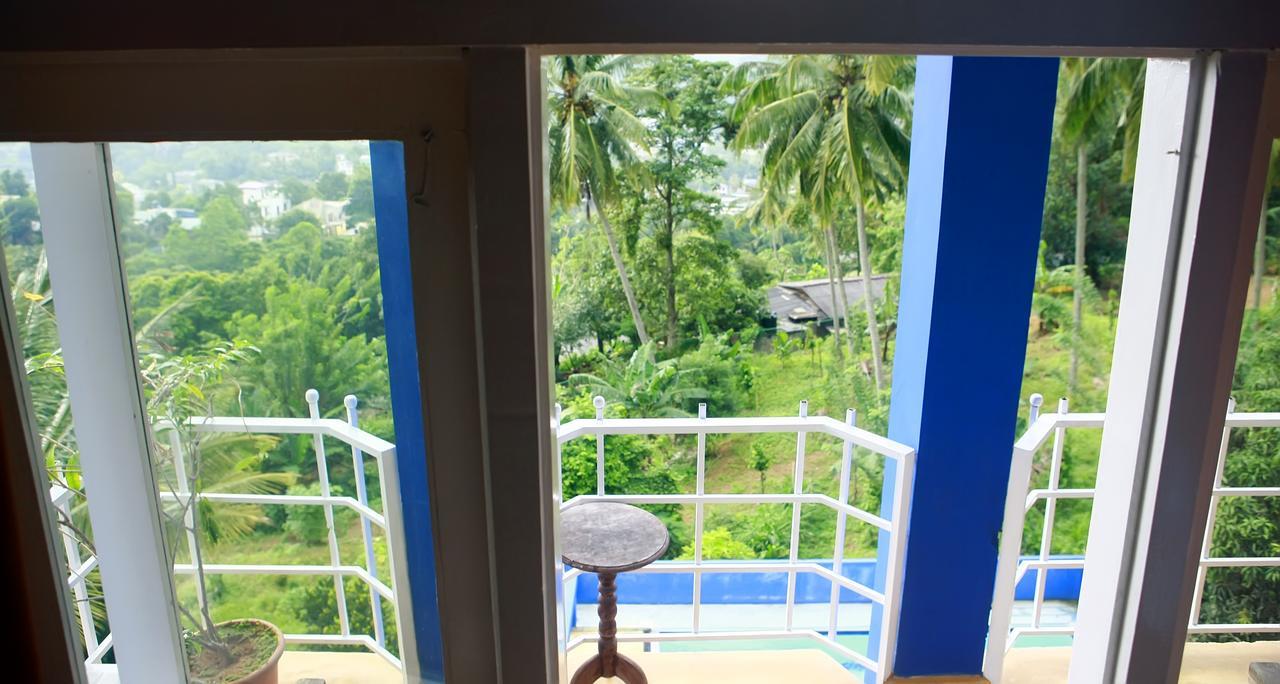 The Change Hotel Kandy Bagian luar foto